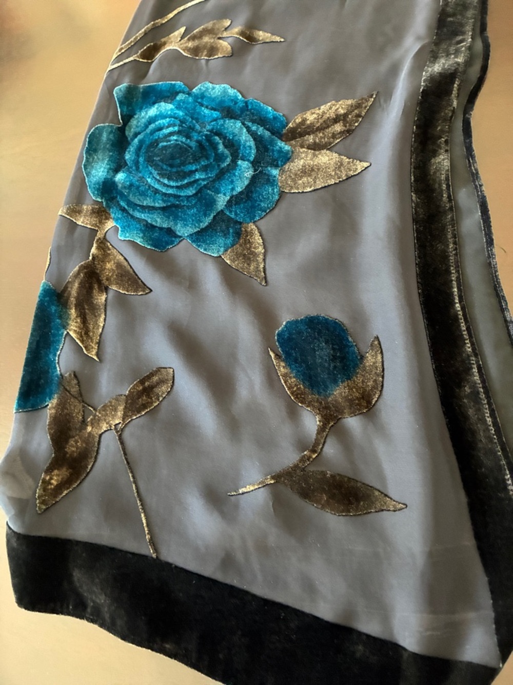 Plush Teal Rose Velvet Appliqué wrap - Picture 2 of 4